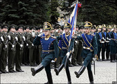 От областного сборного пункта в Дзержинске в армию отправились первые новобранцы этого призыва.