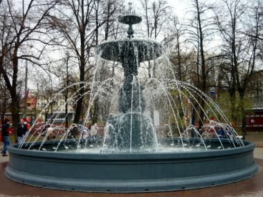 На площади Минина и Пожарского открылся главный фонтан города