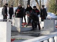 Митинг, посвященный памяти 11 офицеров, героически погибших в 1996-ом году на площади Минутка в Грозном, состоялся у мемориального комплекса в Марьиной Роще