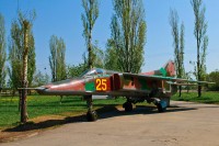 Самолет МиГ-21 установили в Парке Победы