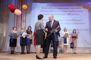 В городском округе города Бор председатель Законодательного Собрания Евгений Лебедев поздравил учителей с международным праздником