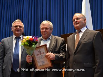 Лучшим работникам сельского хозяйства вручили ключи от «Газелей» и тракторов в Нижнем Новгороде