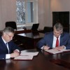Глава города Иван Карнилин подписал контракт с новым сити-менеджером