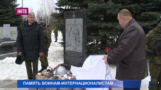 Монумент воинам-интернационалистам открыли в посёлке Новосмолинском Володарского района