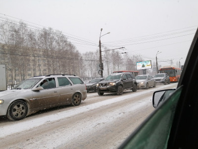 Снегопад спровоцировал огромные пробки в Нижнем Новгороде