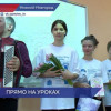 «Волонтеры Победы» поздравили учительниц школы №66 с наступающим Международным женским днем