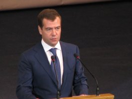 Медведев: жильем нужно обеспечить ветеранов ВОВ всех категорий