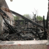 Во время пожара в ветхом доме обгорела жилая высотка
