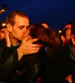 Нижегородцы не смогли побить рекорд Гиннеса по поцелуям.
