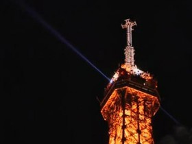 С Эйфелевой башни эвакуировали около 2000 туристов