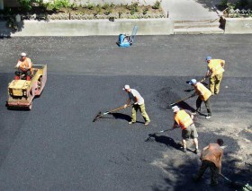 В Московском районе укладывают самый качественный асфальт