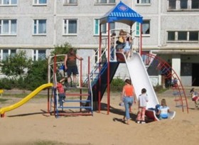 Город застраивают детскими площадками