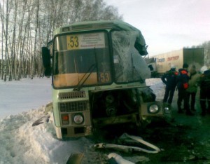 Грузовик столкнулся с маршруткой в Приокском районе