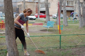 На уборку улиц в Канавинском районе вышли сотрудники районной администрации, сотрудники ДУКа и местные жители