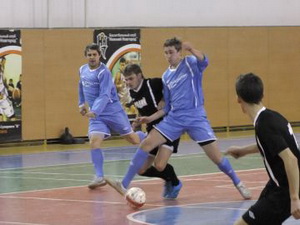 10 команд ведут борьбу за победу в областном чемпионате по мини-футболу