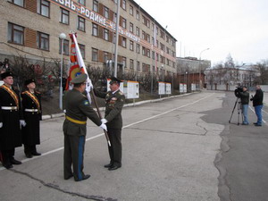 Шестой отдельной танковой бригаде вручили персональное боевое Георгиевское Знамя