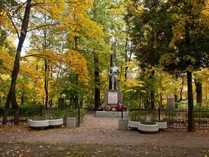 Все обелиски и стелы, павшим солдатам в Великой Отечественной войне, на кладбище «Марьина роща» приведены в порядок