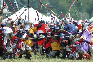 Средневековые сражения устроили на Щелоковском хуторе
