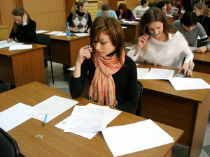 Более 3% выпускников российских школ по предварительным данным не справились с заданиями ЕГЭ по русскому языку