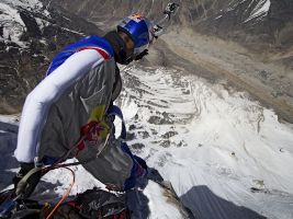 Нижегородец совершил первый в истории прыжок с северной стены горы Шивлинг