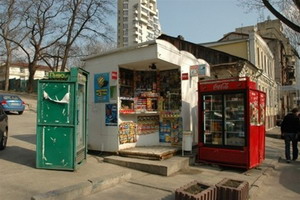 Самовольно установленный ларёк ликвидировали в Автозаводском районе