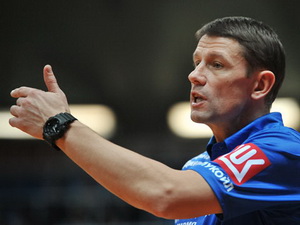 Сегодня на 44 году жизни скончался главный тренер женской сборной России по волейболу Сергей Овчинников