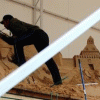 На площади Минина скульпторы доделывают песчаную композицию высотой шесть метров