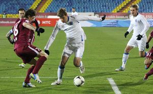 В 15 часов 30 минут в Новосибирске начался матч между «Сибсельмашем» и нижегородским «Стартом»