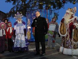 На площади Минина и Пожарского сегодня зажгли главную новогоднюю елку города