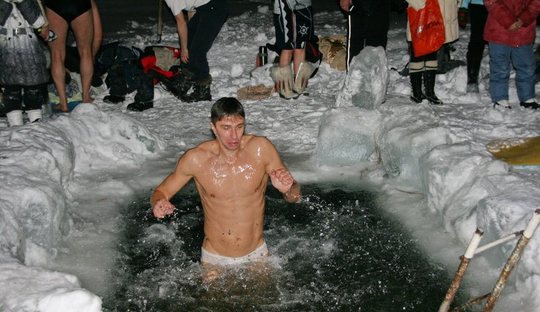 38 тысяч нижегородцев приняли участие в Крещенских купаниях в ночь с 18-е на 19-е января