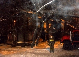 В Ленинском районе этой ночью сгорел двухэтажный дом