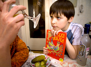 Новая форма контроля над неблагополучными семьями - социальный патронат - должна появиться в стране