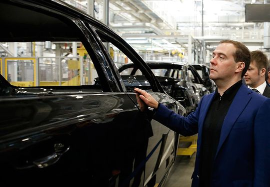 Премьер-министр России Дмитрий Медведев принял участие в торжественном митинге, посвященном началу производства автомобиля «ГАЗель-Next» на Горьковском автомобильном заводе, а также производственной линейкой машин Skoda Yeti, Volkswagen Jetta, и Skoda Oc