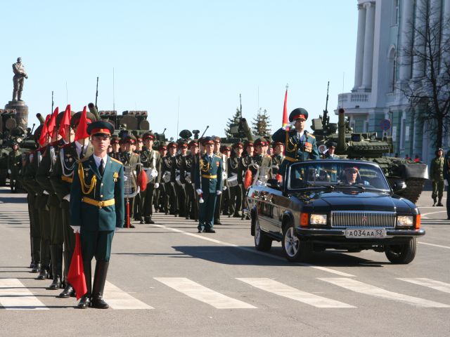 Военный парад прошел в Нижнем Новгороде