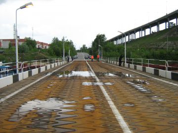 Наплавной мост через Волгу открыт