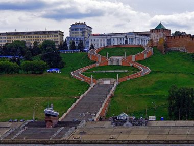 Концертная площадка организована на реке Волга