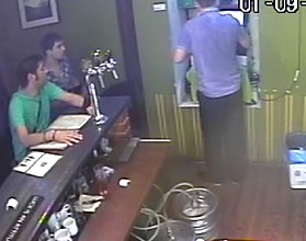 В Нижегородской области разыскивают злоумышленников, которые обманули бармена одного из кафе на сумму шесть тысяч рублей