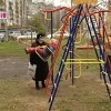Жители домов по улице Люкина в Нижнем Новгороде своими руками сделали детскую игровую площадку