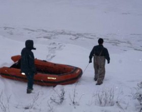 Сегодня утром на Оке в районе Молитовского затона под лед провалился 76-летний рыбак