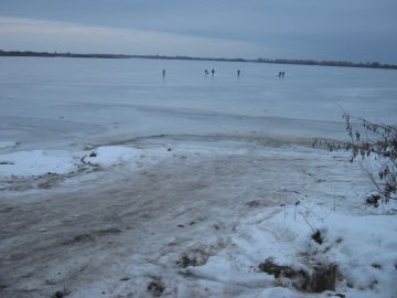 Льдину с 30 рыбаками оторвало на Волге в Нижегородской области