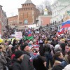 Плакаты со словами поддержки, народные песни и флаги двух стран - в Нижнем Новгороде прошел митинг в поддержку жителей Крыма