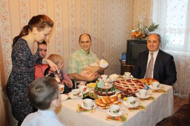 Олег Кондрашов поздравил семьи граждан Украины