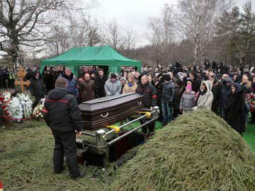 Друзья почтили память Бориса Немцова в Нижнем Новгороде