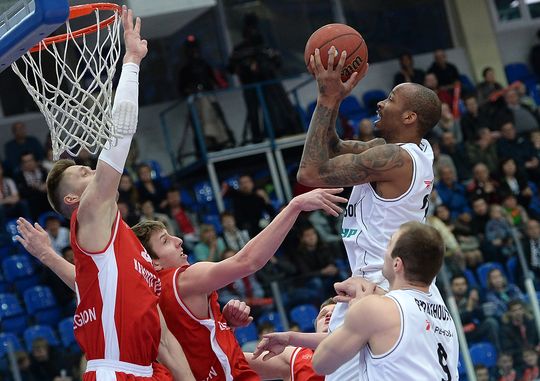 Баскетбольный клуб «Нижний Новгород» на своей площадке сенсационно уступил самарским «Красным Крыльям» 84:88