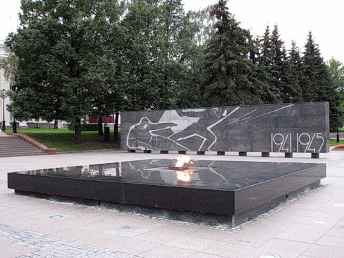 Почетный караул у Вечного огня в Нижегородском Кремле сменил форму