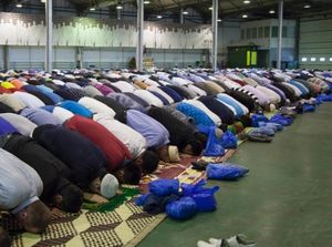 С рассветом для мусульман всего мира наступил месяц священного поста Рамадан