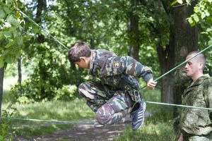 В Автозаводском парке прошли традиционные соревнования по армейскому полиатлону