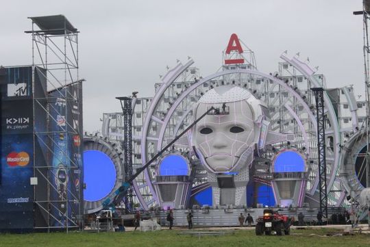 Сцена для фестиваля Alfa Future People готова на 80%