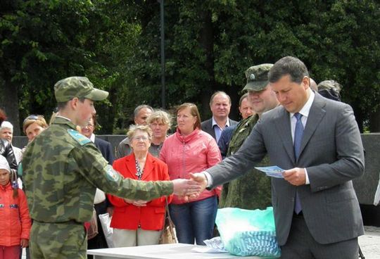 Удостоверения парашютистов вручили выпускникам лагеря «Хочу стать десантником» в Нижегородском кремле