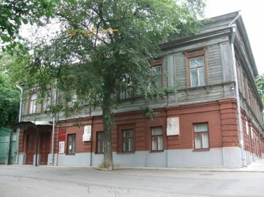 Книги из личной библиотеки Максима Горького и две картины отправлены на реставрацию